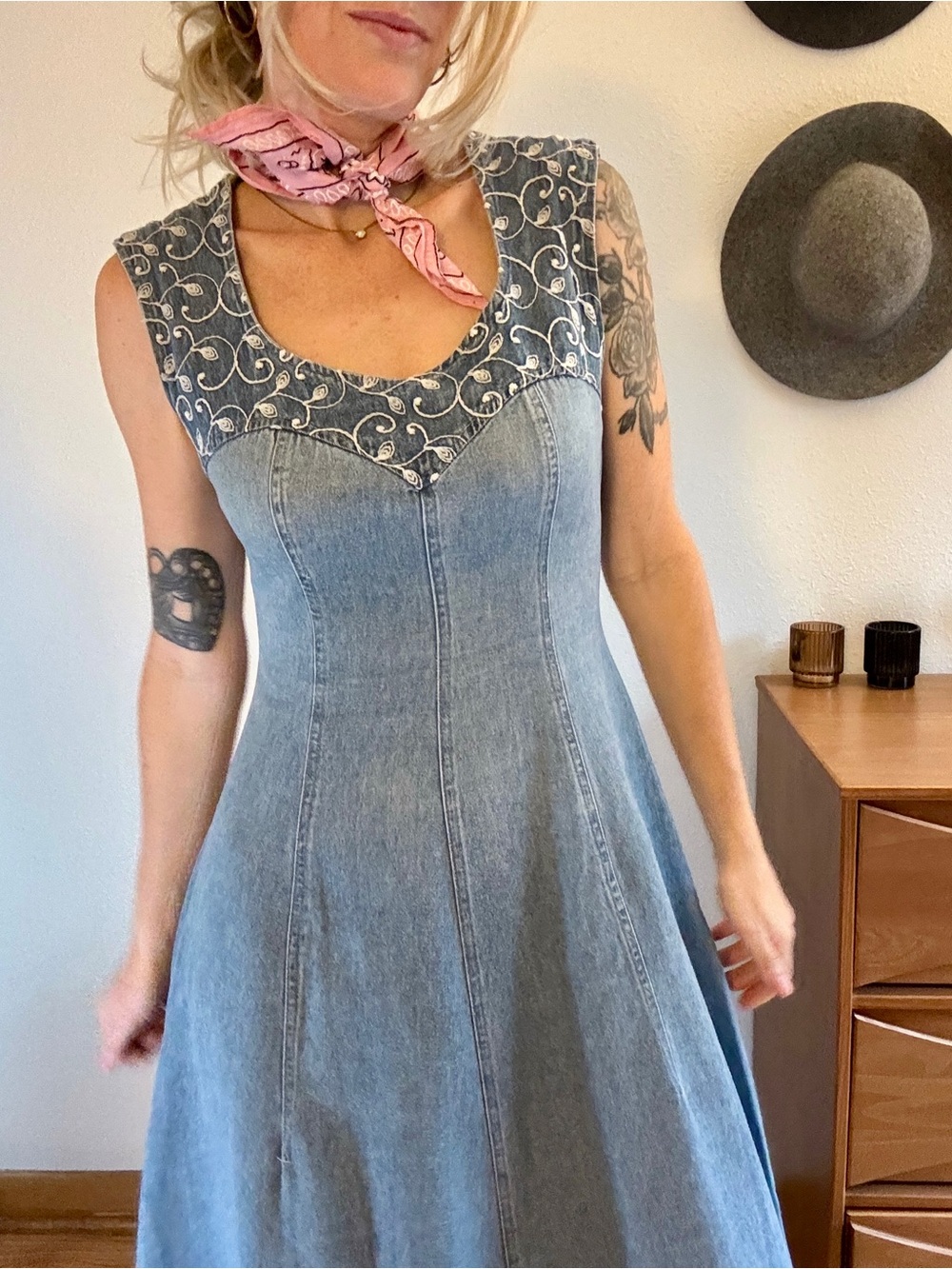 Vintage 90s Denim Midi Dress Embroidered Western Prairie Jean Cowgirl Size 4-6 - Picture 13 of 16
